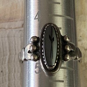 Sweet little vintage Bell Trading hematite sterling silver ring